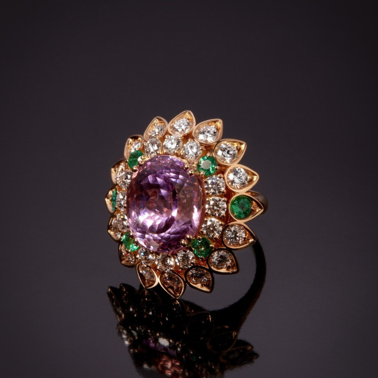 Ortensia, Coloured gem and diamond ring